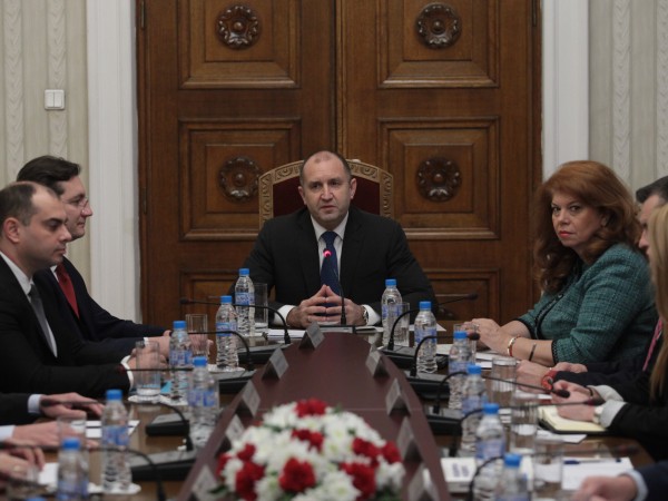 С думите "права, доверие, диалог" държавният глава Румен Радев обобщи