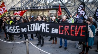 Лувърът затвори врати след като протестиращите срещу пенсионната реформа блокираха