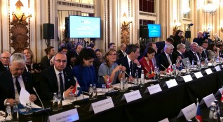 Външнитe министри от 35 страни сред които и България изразиха