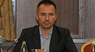 Евродепутатът Ангел Джамбазки е наказан с 1000 лв глоба и