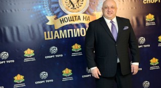 Министърът на спорта Красен Кралев и организираните привърженици на Левски
