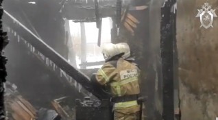 Пожар е избухнал в едноетажна дървена постройка в село Причулимски