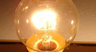 В момента едва 2 3 процента от потребявания ток в страната