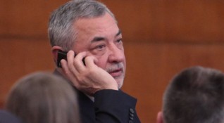 Лидерът на НФСБ и депутат Валери Симеонов няма да отстъпи