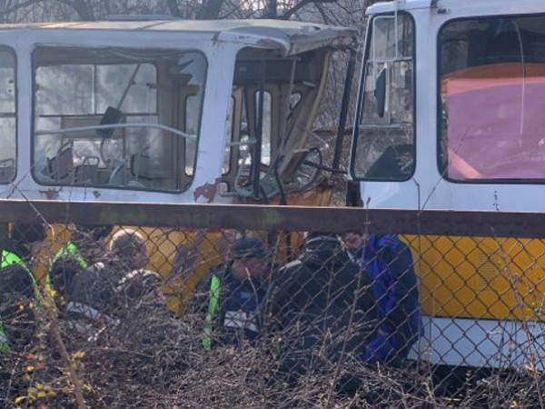 Двама от пострадалите от верижна трамвайна катастрофа в столичния квартал