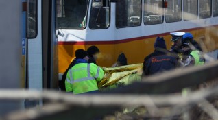Първият трамвай от верижната катастрофа в София е аварирал а