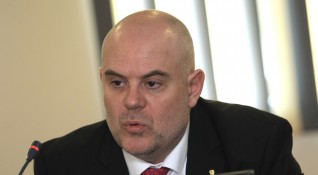 Главният прокурор Иван Гешев уведоми министъра на външните работи за