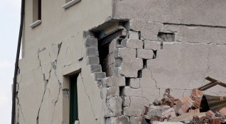 Най малко 19 души са загинали след силното земетресение с магнитуд
