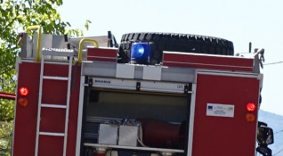 Екипи на пожарната в Горна Оряховица и служители на сектор