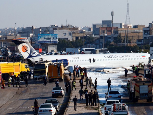 Самолет със 135 пътници на борда излезе от пистата при