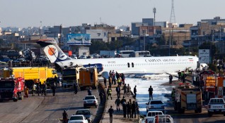 Самолет със 135 пътници на борда излезе от пистата при