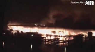 Огромен пожар унищожи десетки лодки на яхтено присатнище в американския