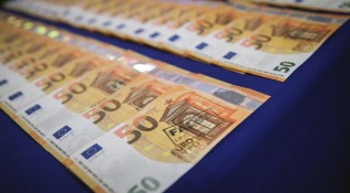 Половината българи са против това страната да въведе еврото като