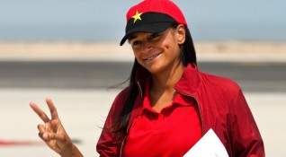 Изабел Душ Сантуш е дъщеря на бившия президент на Ангола