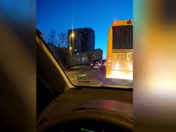 Тежко пътно-транспортно произшествие стана в София тази сутрин. Автобус се
