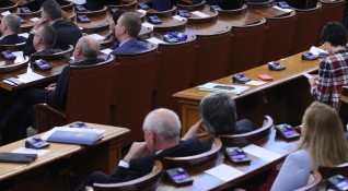 Парламентът пусна СЕТА въпреки острите критики на БСП и депутати