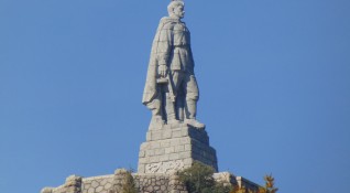 Тази сутрин паметникът Альоша на хълма Бунарджика в Пловдив осъмна