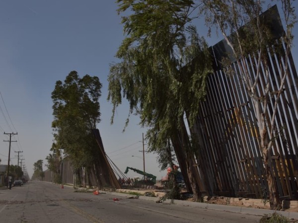 Част от стената по границата между САЩ и Мексико, за