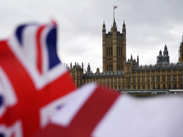 Британското правителство настоява за подписването на търговско споразумение с Европейския
