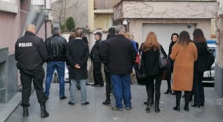 Вещи лица прокурори и реставратори влязоха в офиса на Нове