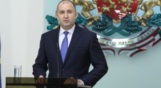 Президентът Румен Радев обяви че от днес официално снема доверието