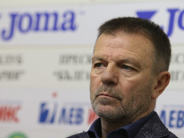 Бившият треньор на ЦСКА Стойчо Младенов, който понастоящем води Кайсар