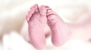 Два случая на новородени заразени с новия коронавирус бяха регистрирани
