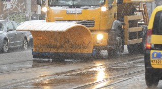 В София със засилване на валежите от сняг и понижението