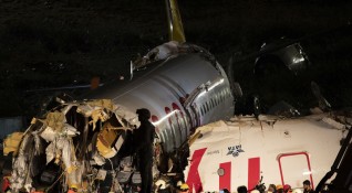 Трима души са загинали при самолетната катастрофа в Истанбул снощи