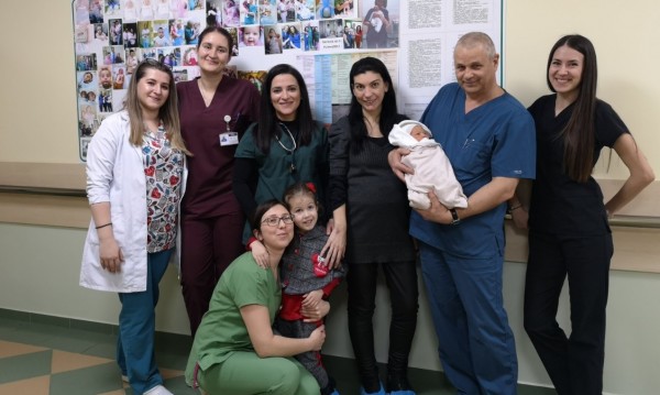 Лекари спасиха бременна и бебето след 23 дни в реанимация