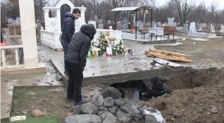 11 дни след пищно погребение на ромски батрон в Русе