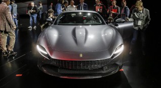 Италианският производител на спортни коли Ferrari предупреди клиентите си за