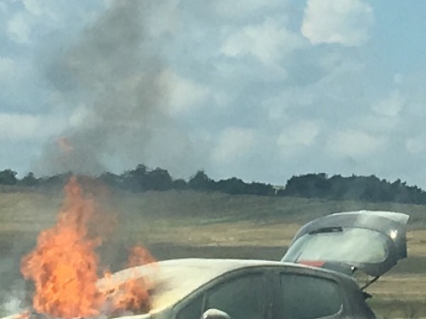 Лек автомобил е изгорял напълно по пътя Бургас - Варна