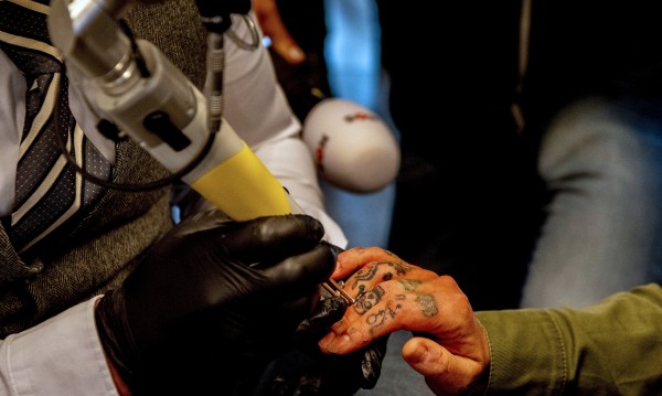 Русия готви забрана за татуировките 