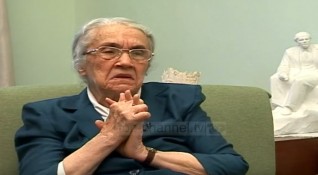 Неджмие Ходжа вдовицата на бившия албански диктатор Ендер Ходжа