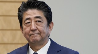 Японският премиер Шиндзо Абе обяви от понеделник да бъдат временно