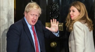 Британският премиер Борис Джонсън и приятелката му Кари Саймъндс очакват
