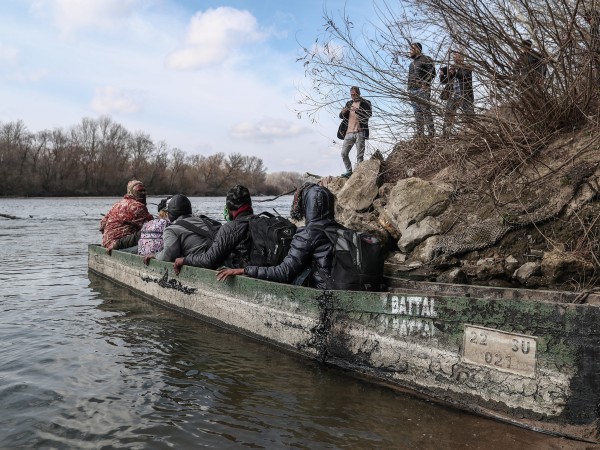 Мигрантите, които се опитват да преодолеят сухопътната граница на Гърция,