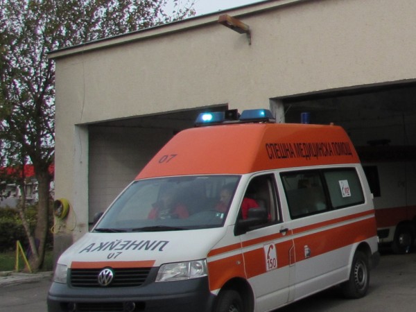 Пешеходец пострада при катастрофа между кола и микробус в Балчик,