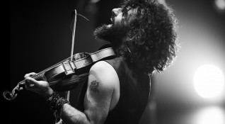 Виртуозът на цигулката харизматичният музикант Ара Маликян ще изнесе