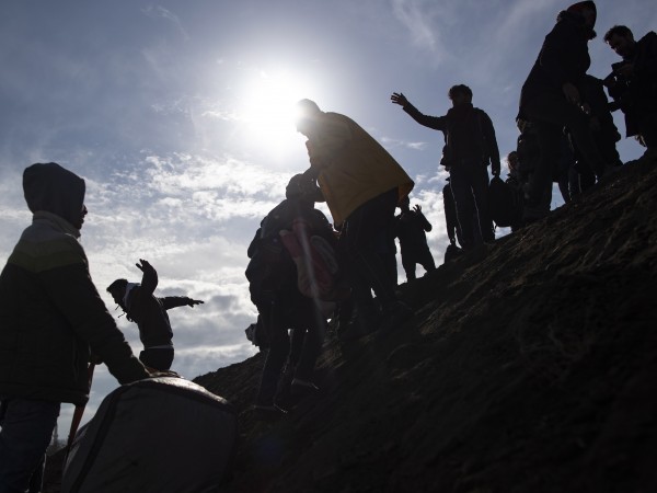 На гръцко-турската граница са се струпали хиляди мигранти. Всички те