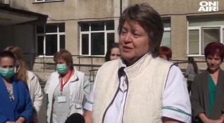 В Карлово медицинските сестри излязоха на спонтанен протест По този