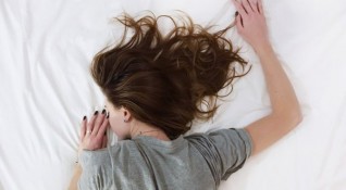 Спането по корем не е най доброто за вашето здраве информира
