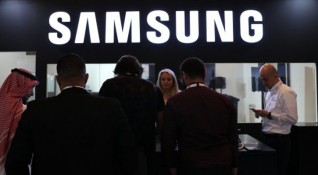Технологичният гигант Samsung заяви в петък че временно е затворил