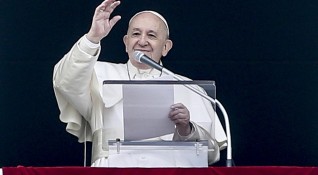 Неделната молитва на папа Франциск няма да бъде произнесена от
