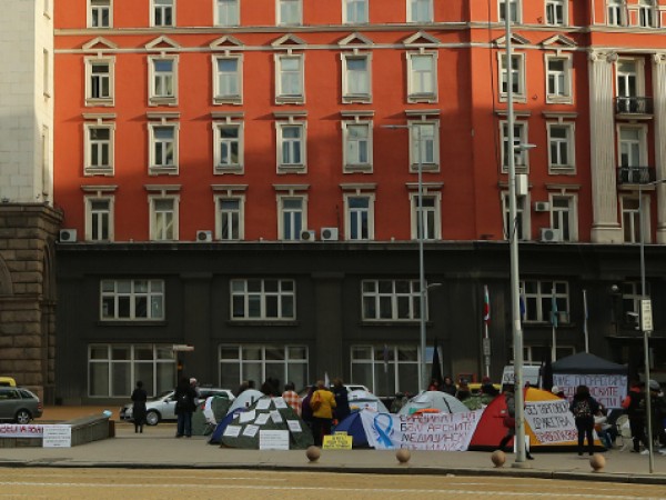 Продължава протестът в палатковия лагер пред Министерския съвет на синдиката