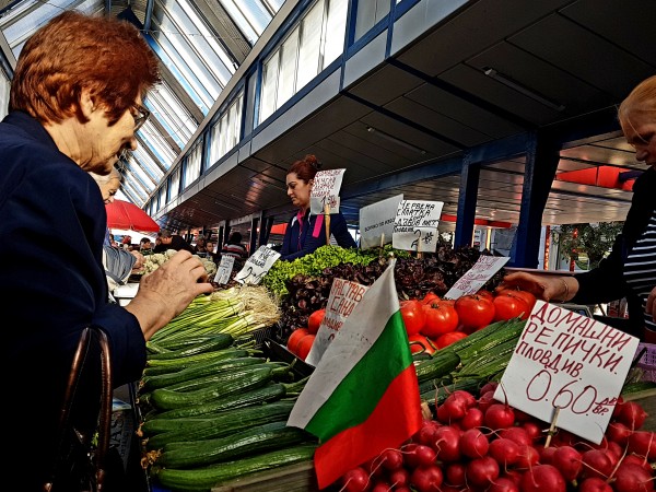 Общинското дружество „Пазари Възраждане“, което стопанисва Женския пазар, пазар „Димитър