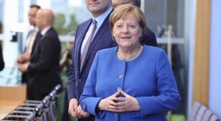 Германският канцлер Ангела Меркел даде мрачна прогноза пред парламента в
