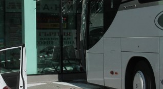 Намалява броят на пътуващите с междуградски автобусен транспорт заради коронавируса