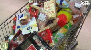 Заради паниката от коронавируса българите започнаха да купуват все повече
